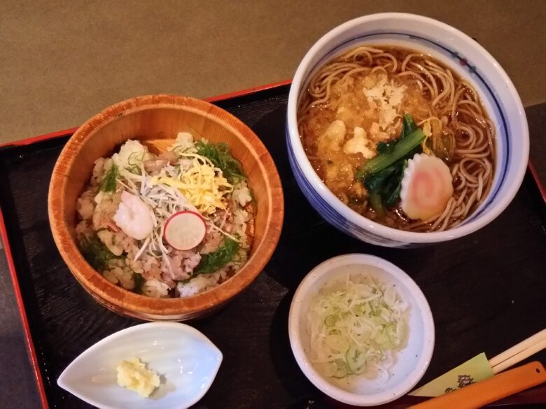 ミニ鯵丼とたぬきそば