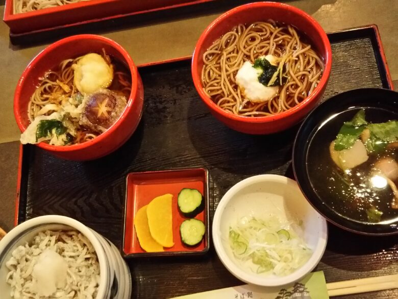 釜揚げしらす丼と2種のそば