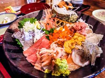 【どんぶりや】河津桜まで行ったら是非食べてもらいたい海鮮丼